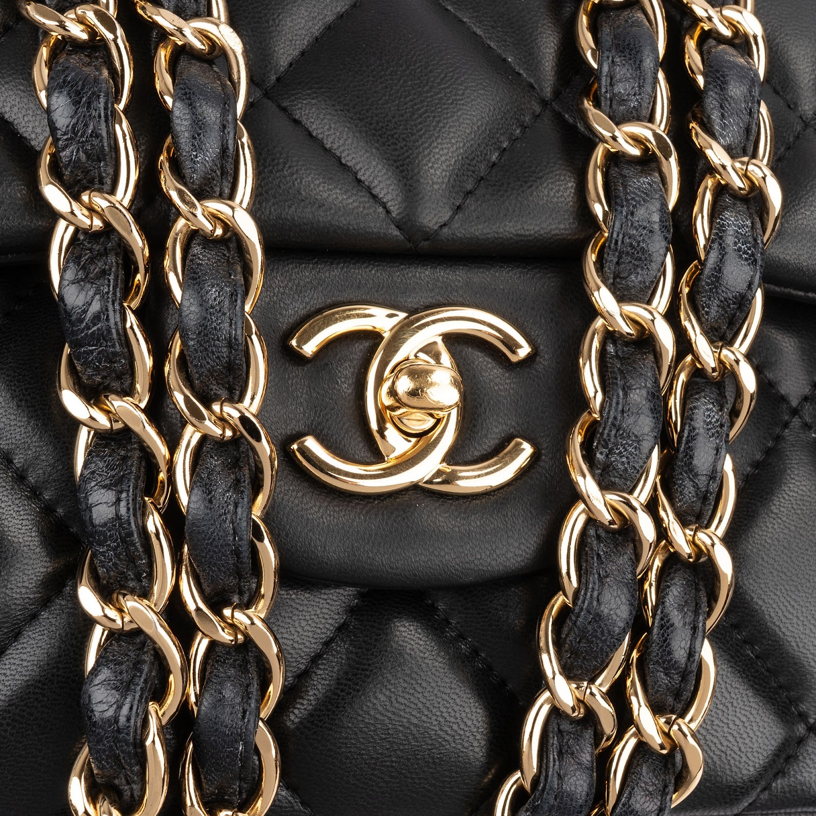 Chanel - Jumbo Double Flap Crossbody Bag