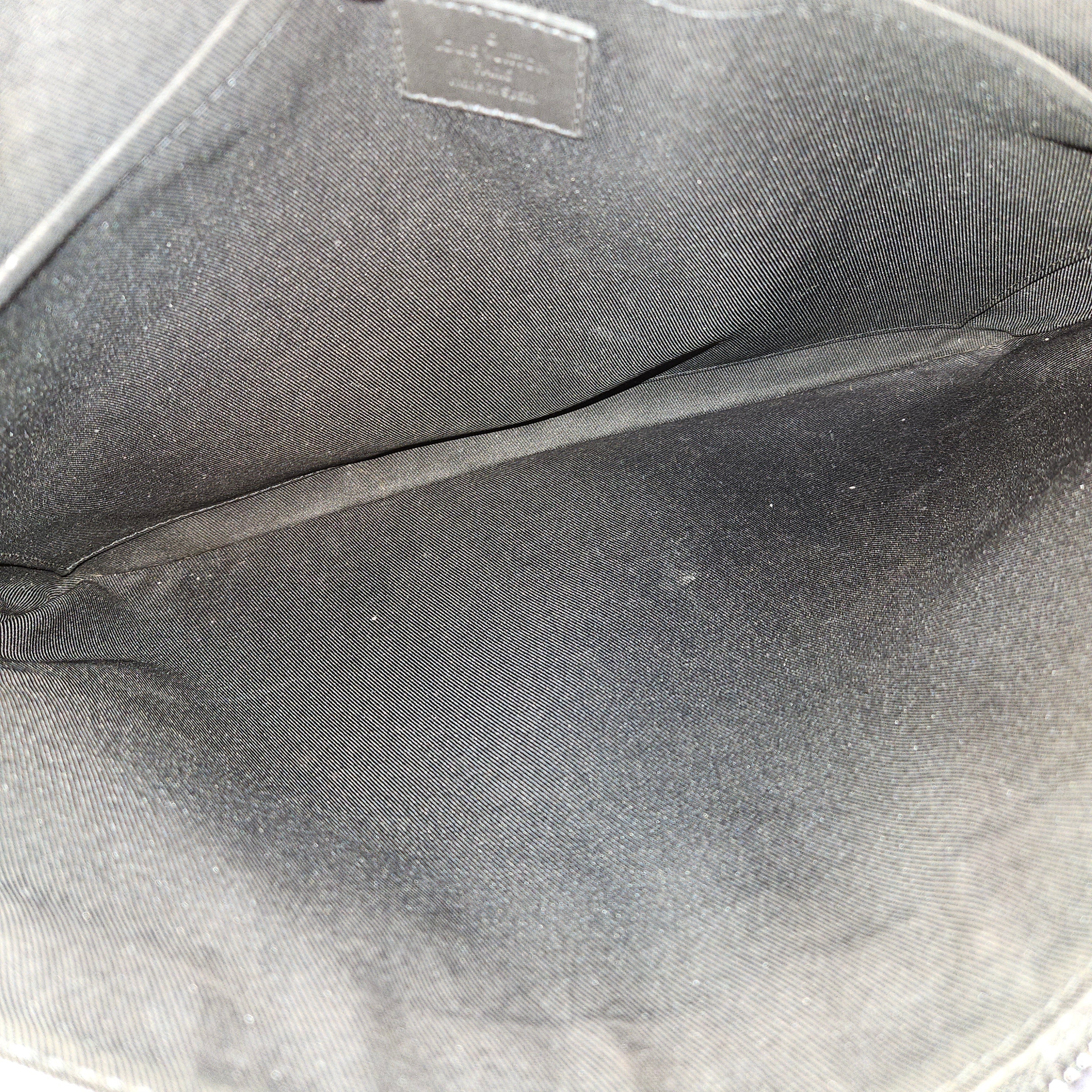 Louis Vuitton Monogram Shadow Leather Pochette Discovery Laptophülle