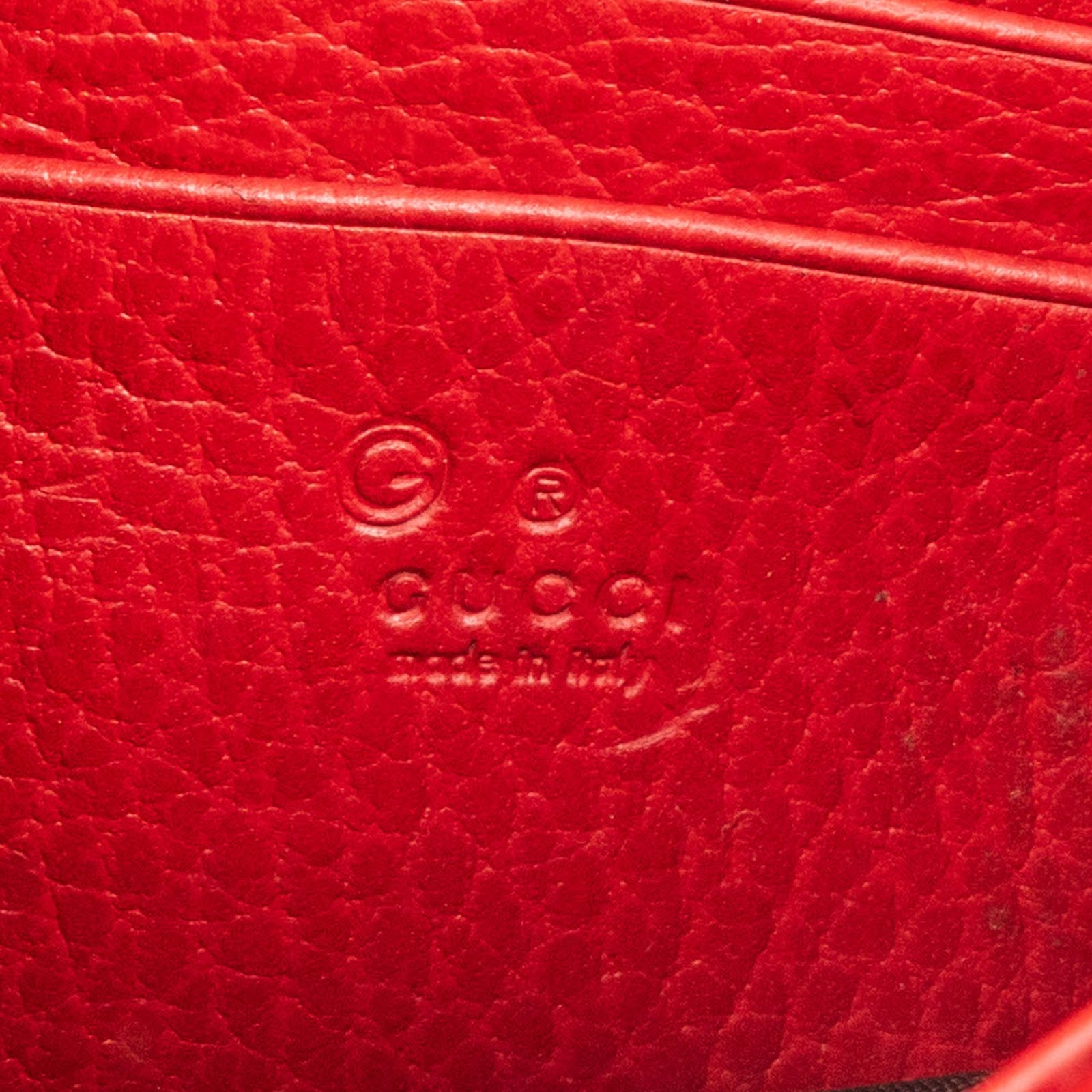 Gucci Pebbled Leather Interlocking GG Wallet On Chain