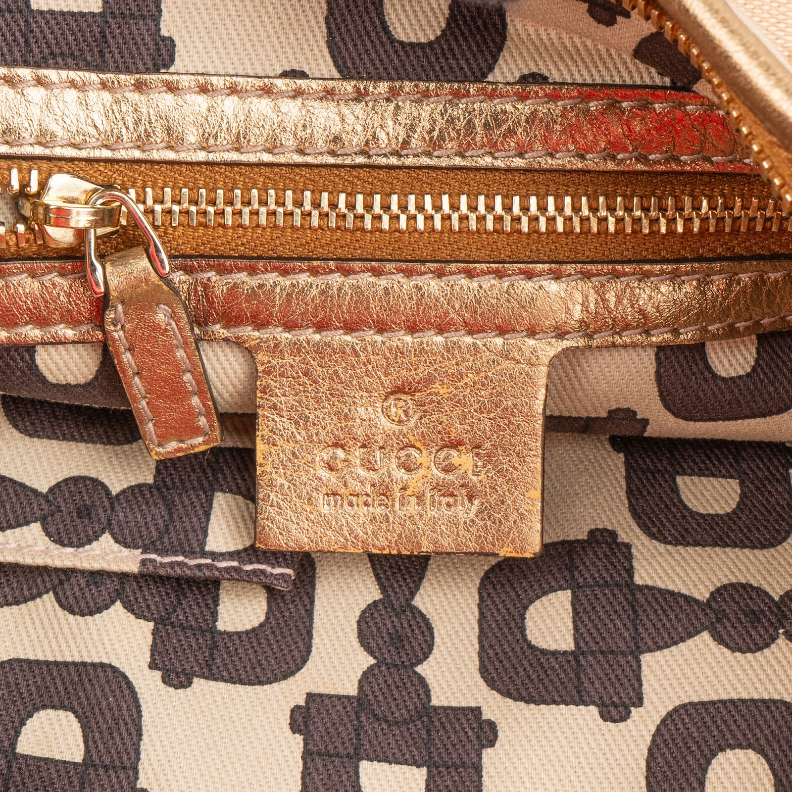 Gucci - Lovely Heart Stripe Crossbody Bag