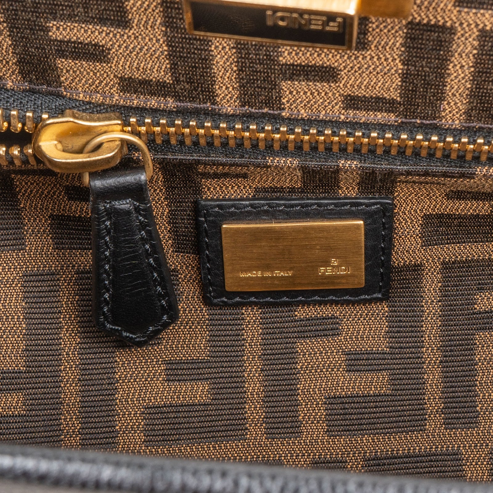 Fendi - Medium Peekaboo Handtasche