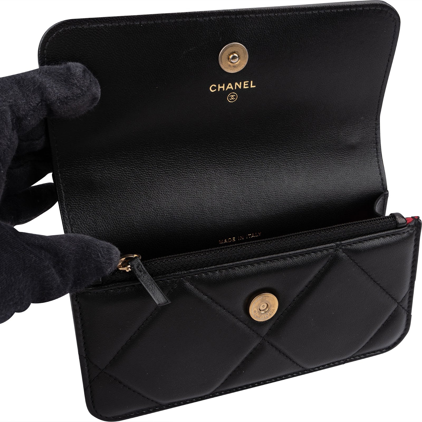 Chanel – 19 Wallet on Chain (WOC)