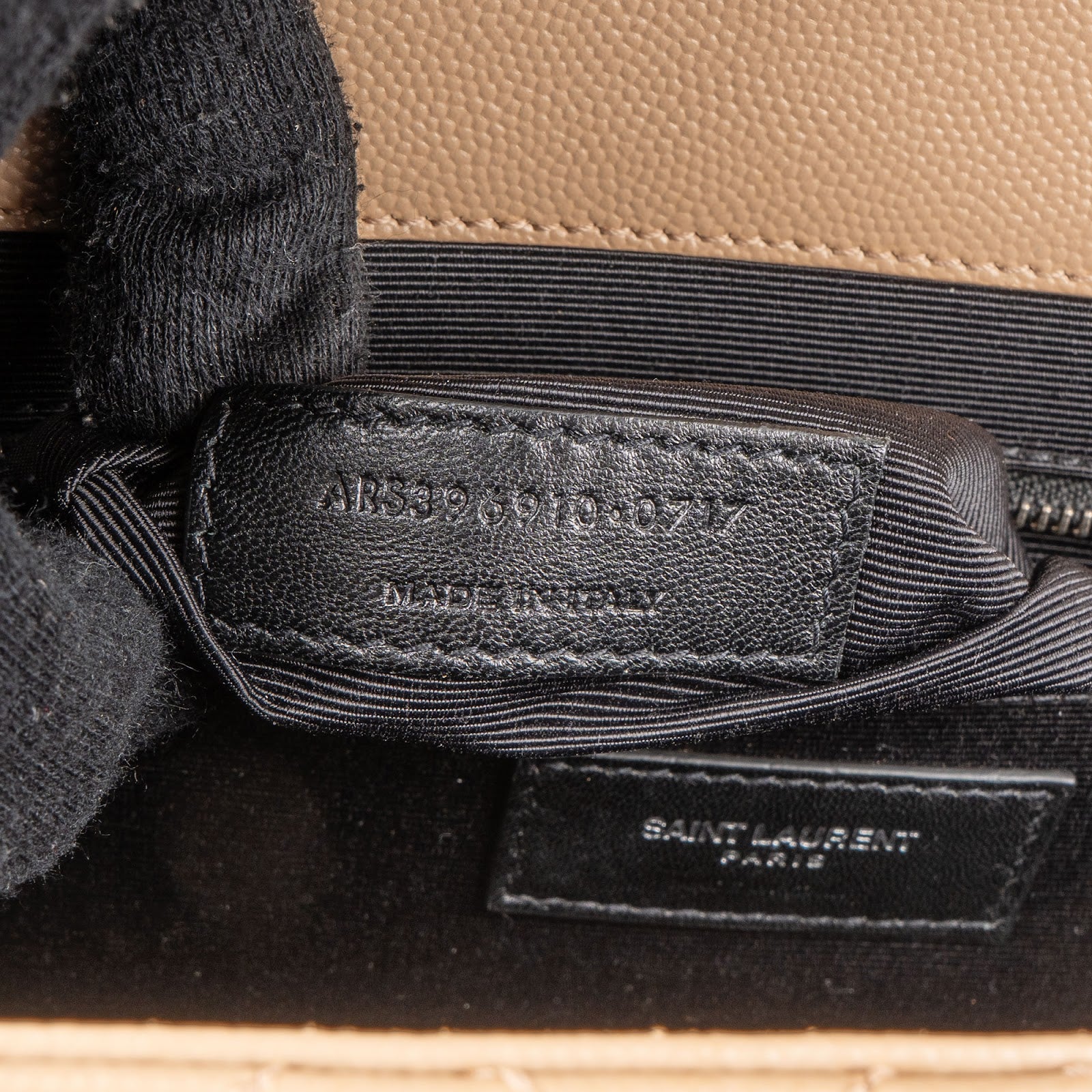Yves Saint Laurent - Large Envelope Crossbody Bag