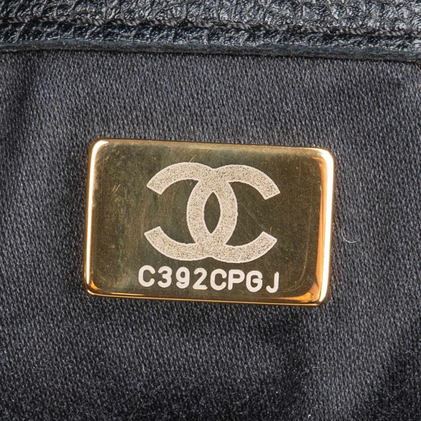 Chanel - 25 Quilted Caviar Leather CC Drawstring Shoulder Bag