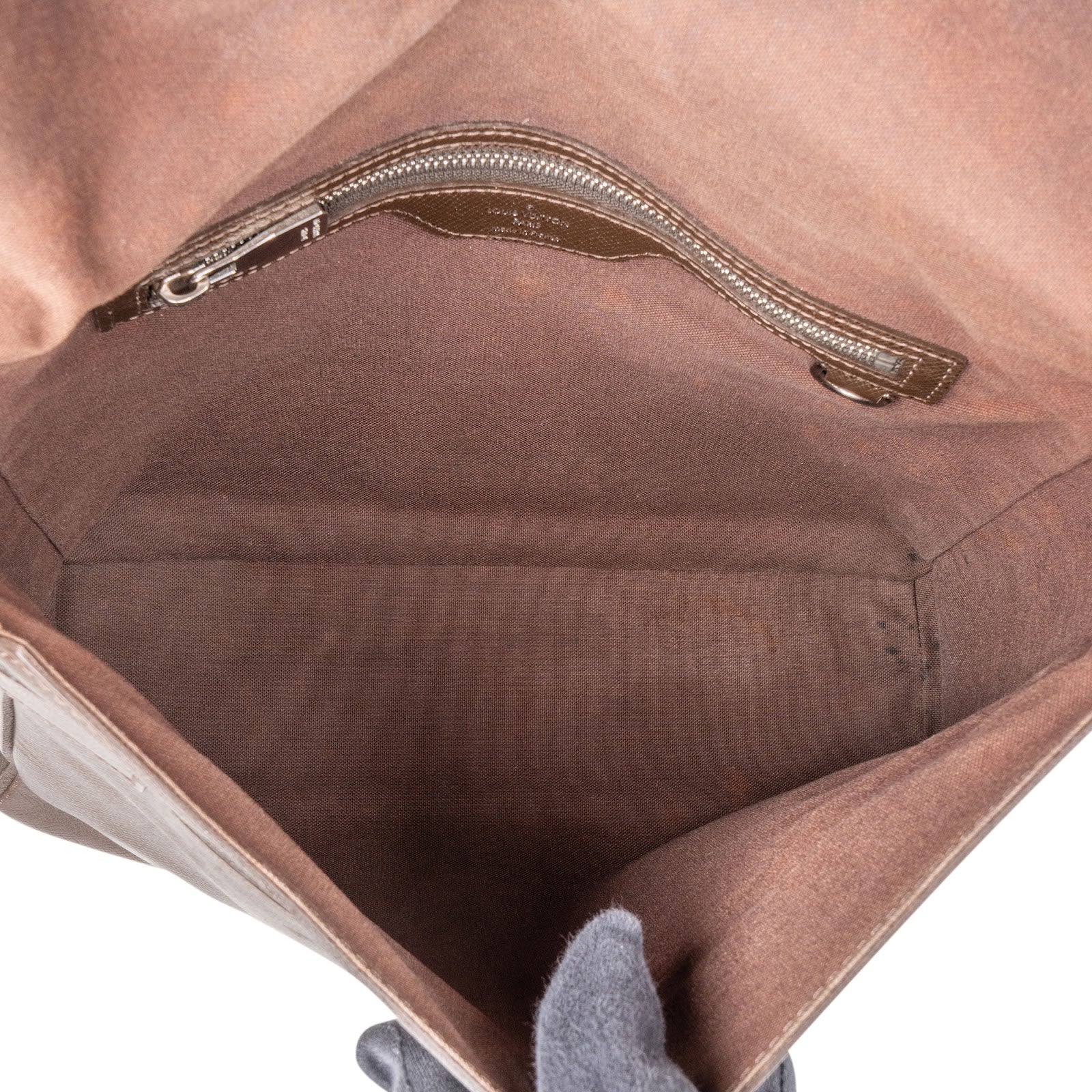 Louis Vuitton Taiga Leather Roman MM Messenger Crossbody Bag