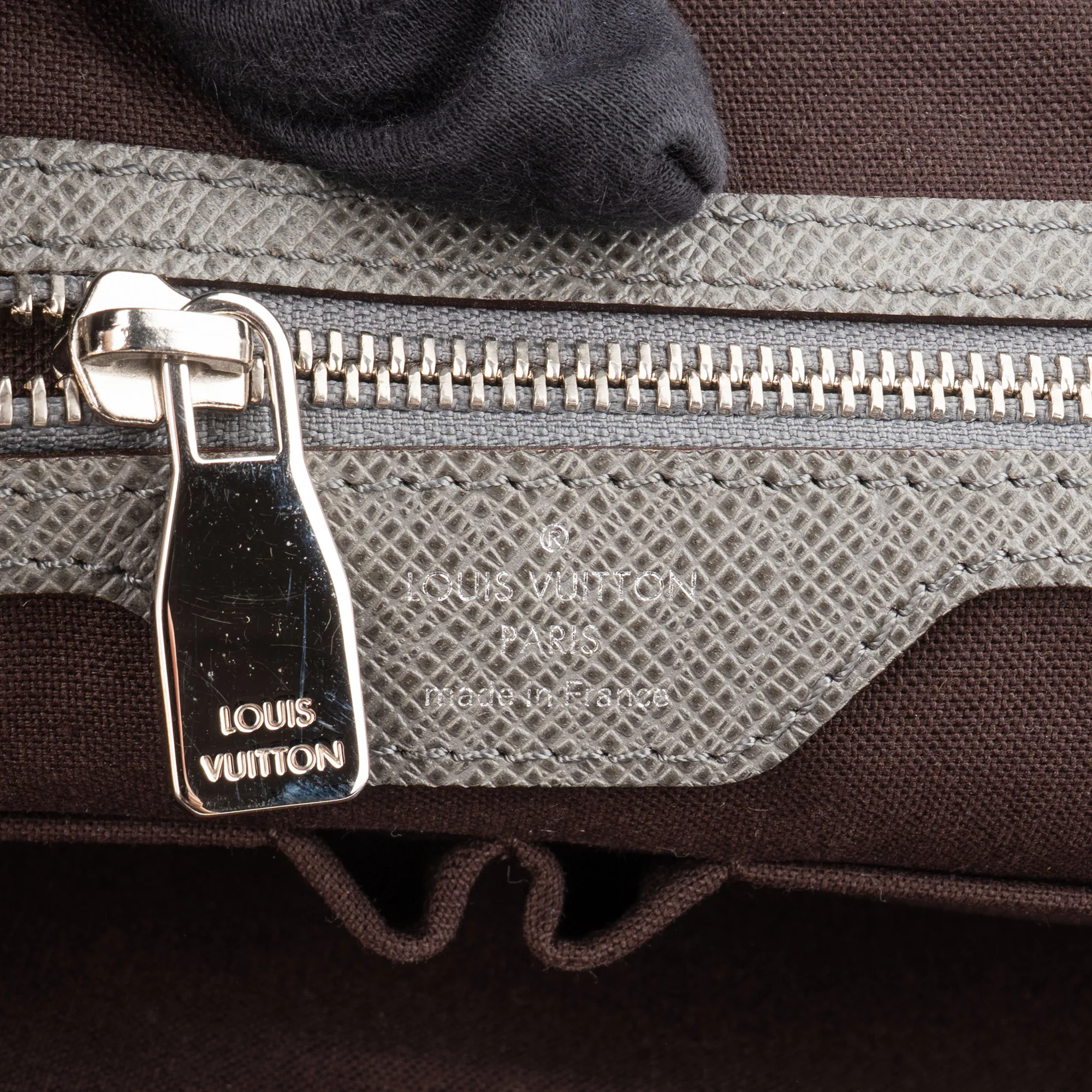 Louis Vuitton Taiga Leather Vassili PM Business Handbag