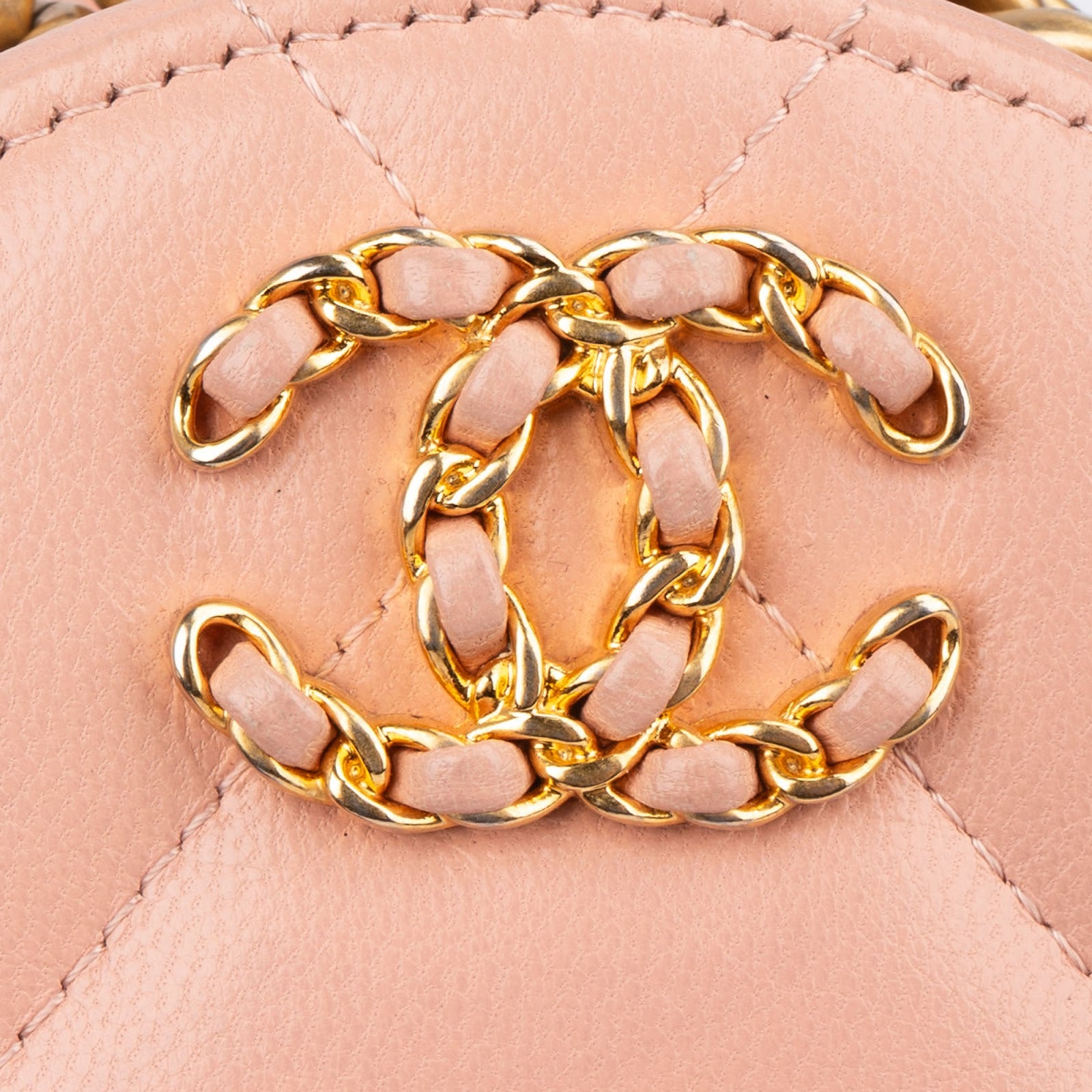 Chanel – 19 Round Crossbody Bag