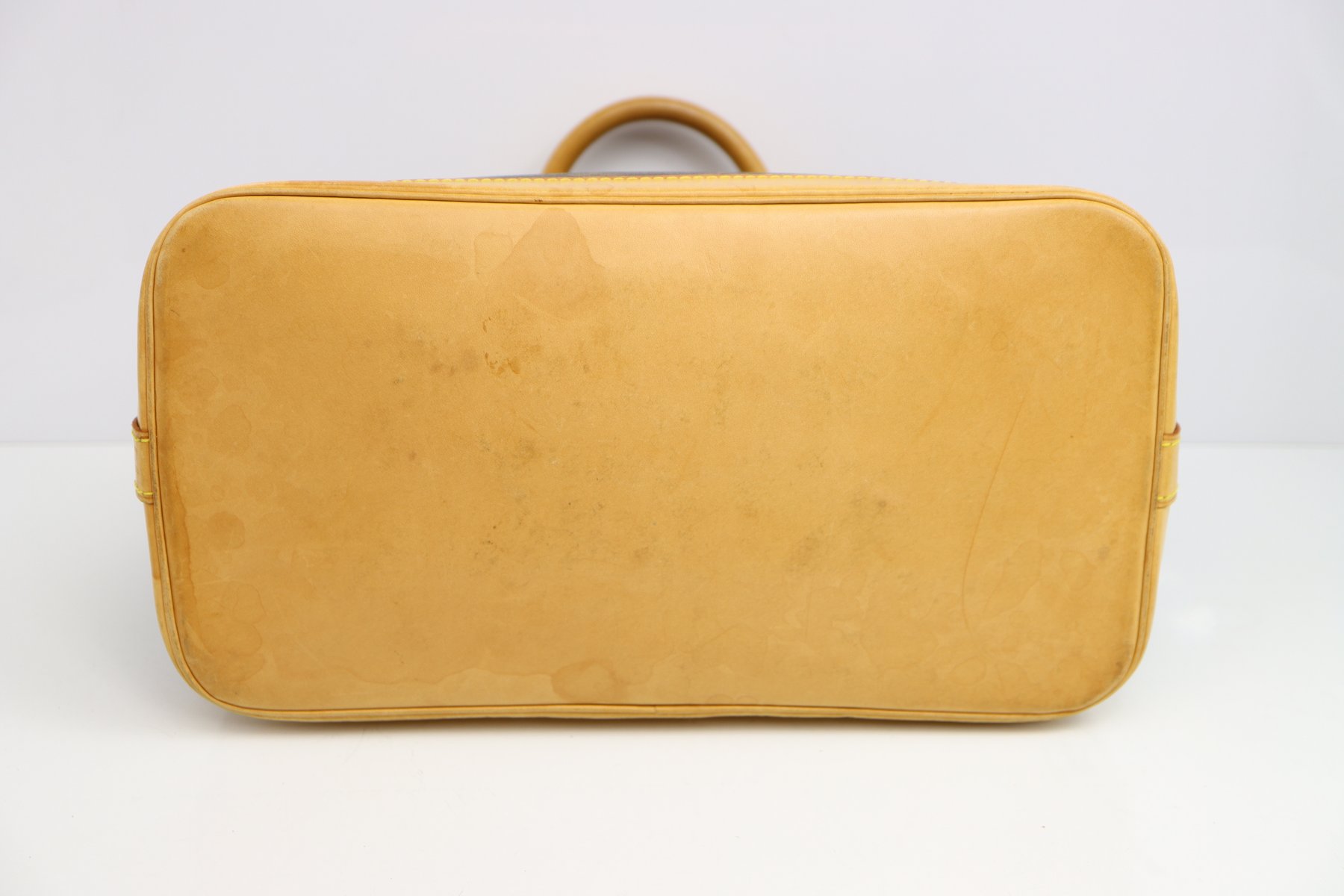 Louis Vuitton Canvas Monogram Alma Handbag