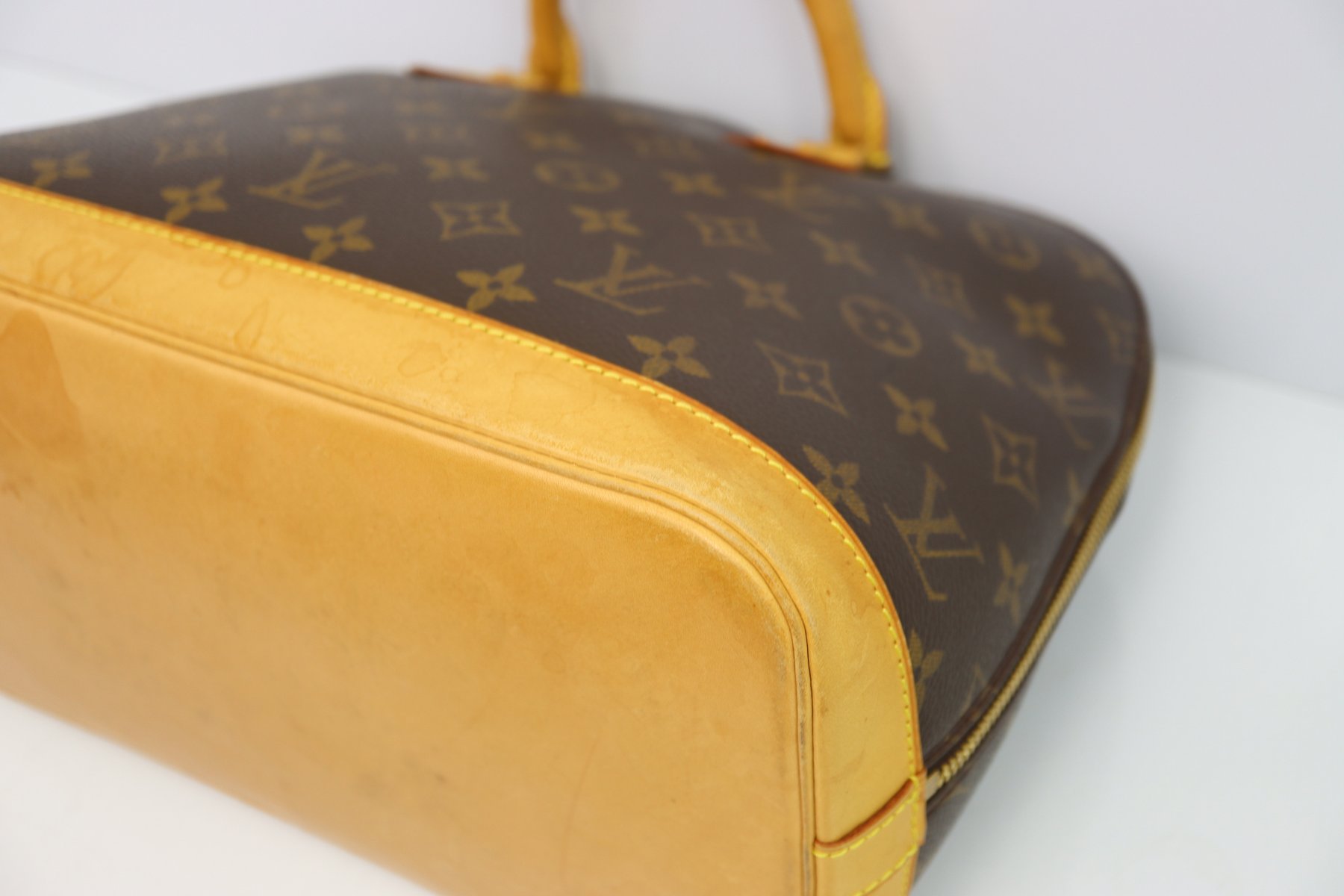 Louis Vuitton Canvas Monogram Alma Handbag