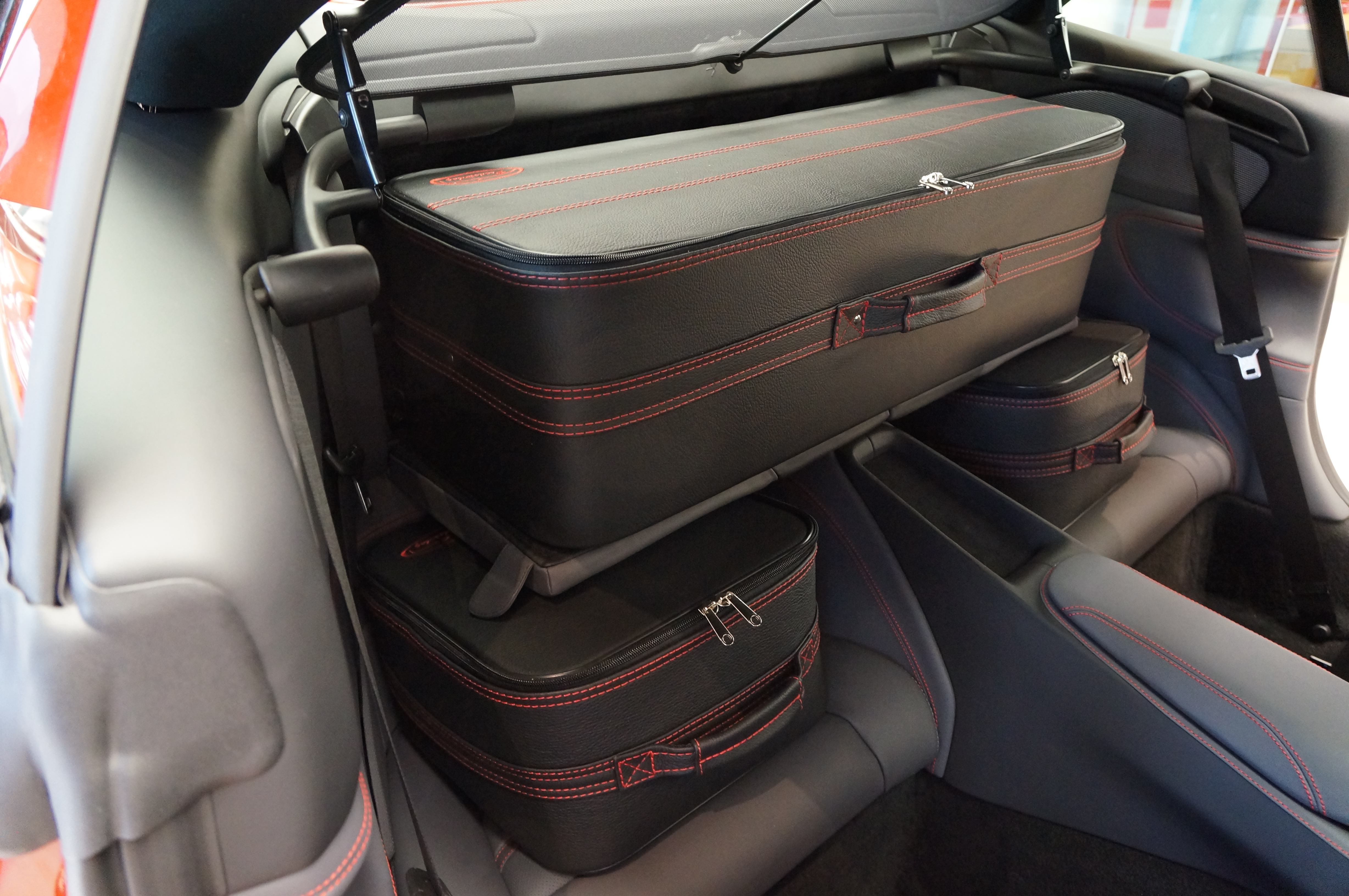 3-piece suitcase set Ferrari Portofino for the back seat