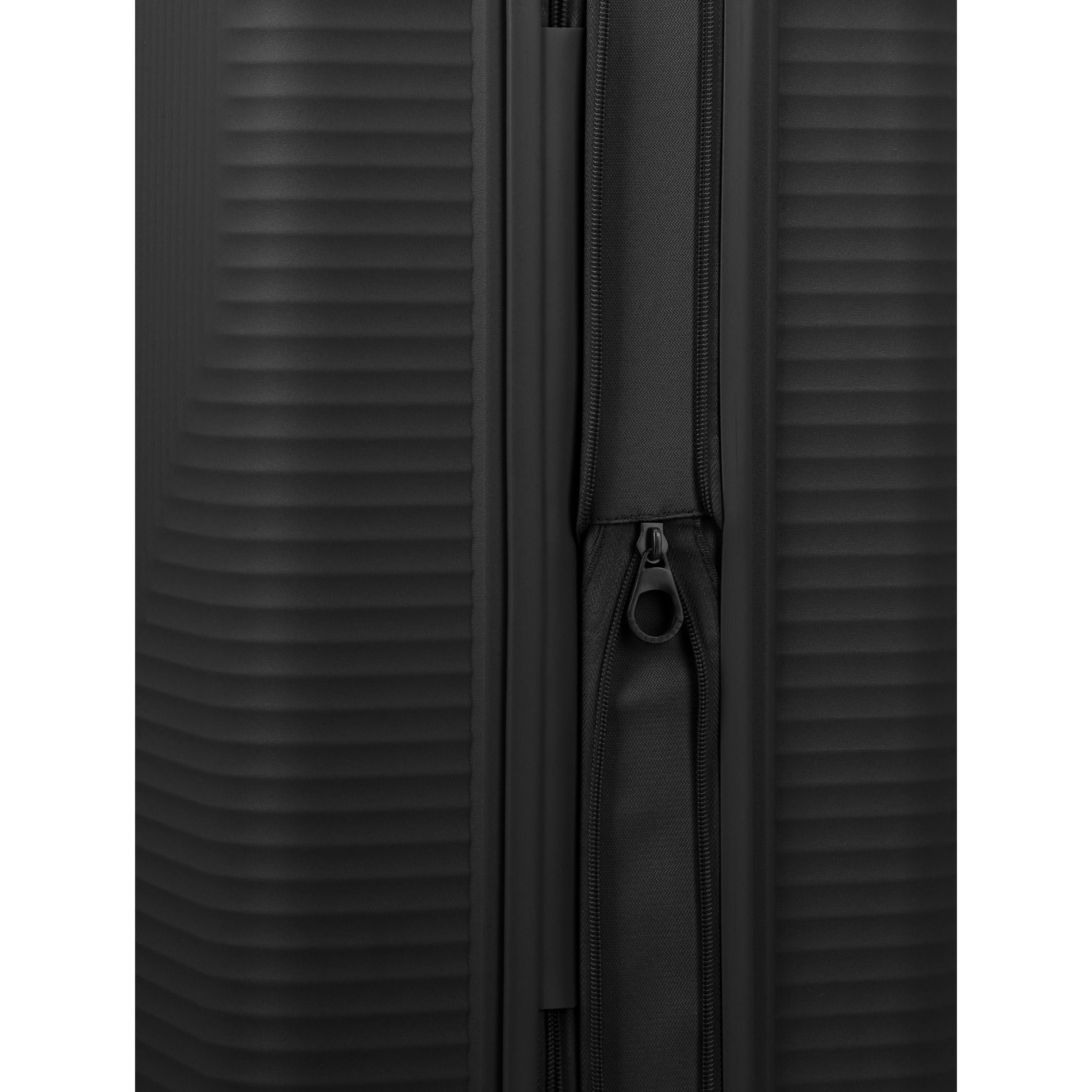 AIR STRIPE Trolley M (66 cm) erweiterbar - Black