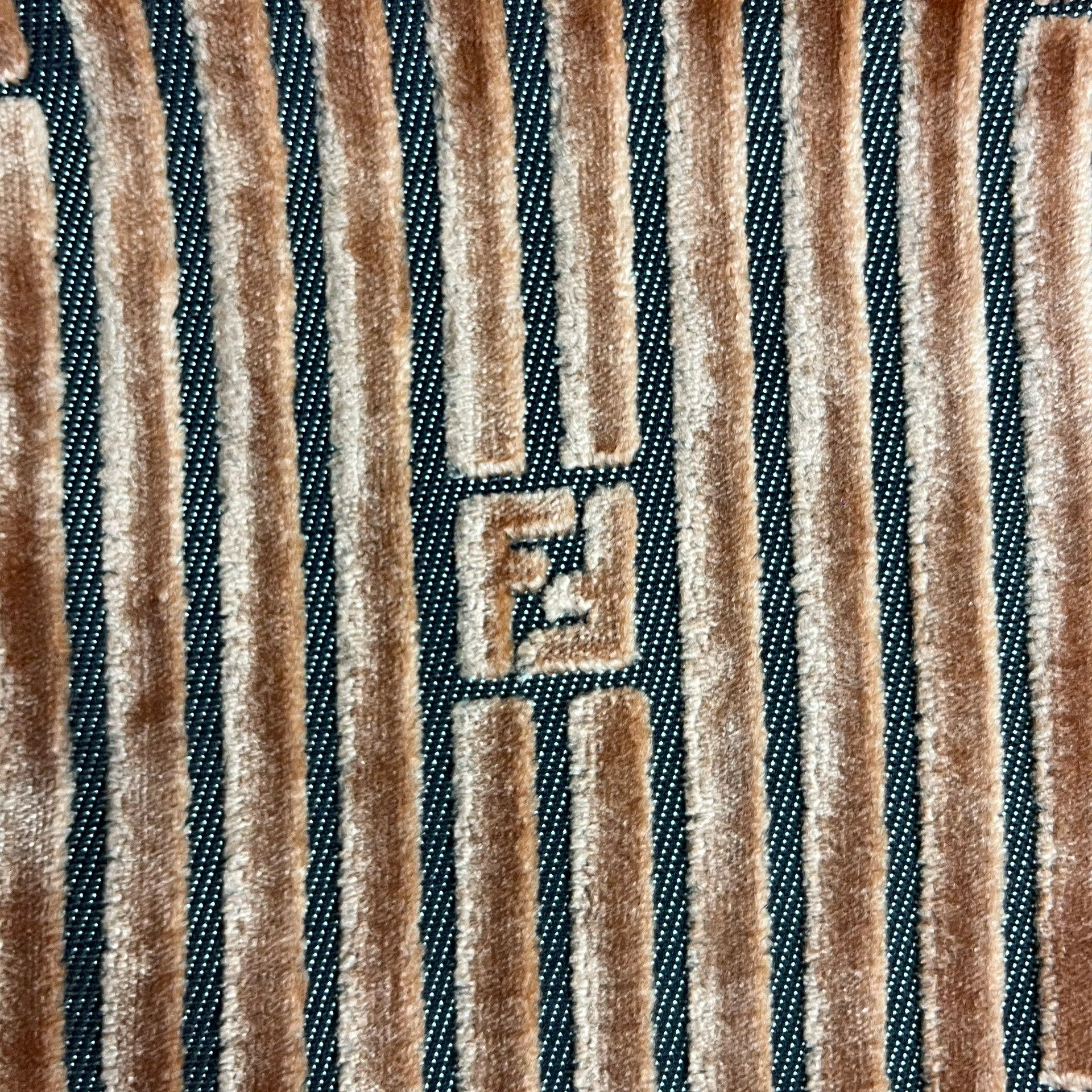 Fendi - neues Set von zwei Kissen made of Fendi Casa fabric