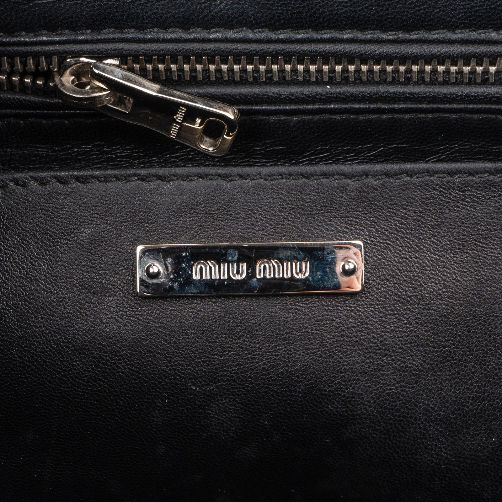 Miu Miu – Confidential Coffer Handtasche
