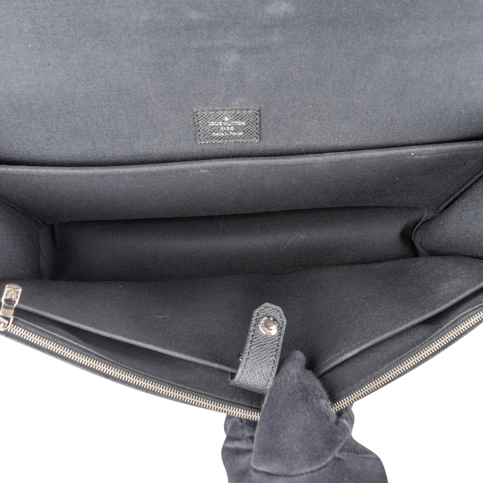 Louis Vuitton Noir Taiga Leather Alexei Anton Business Tasche