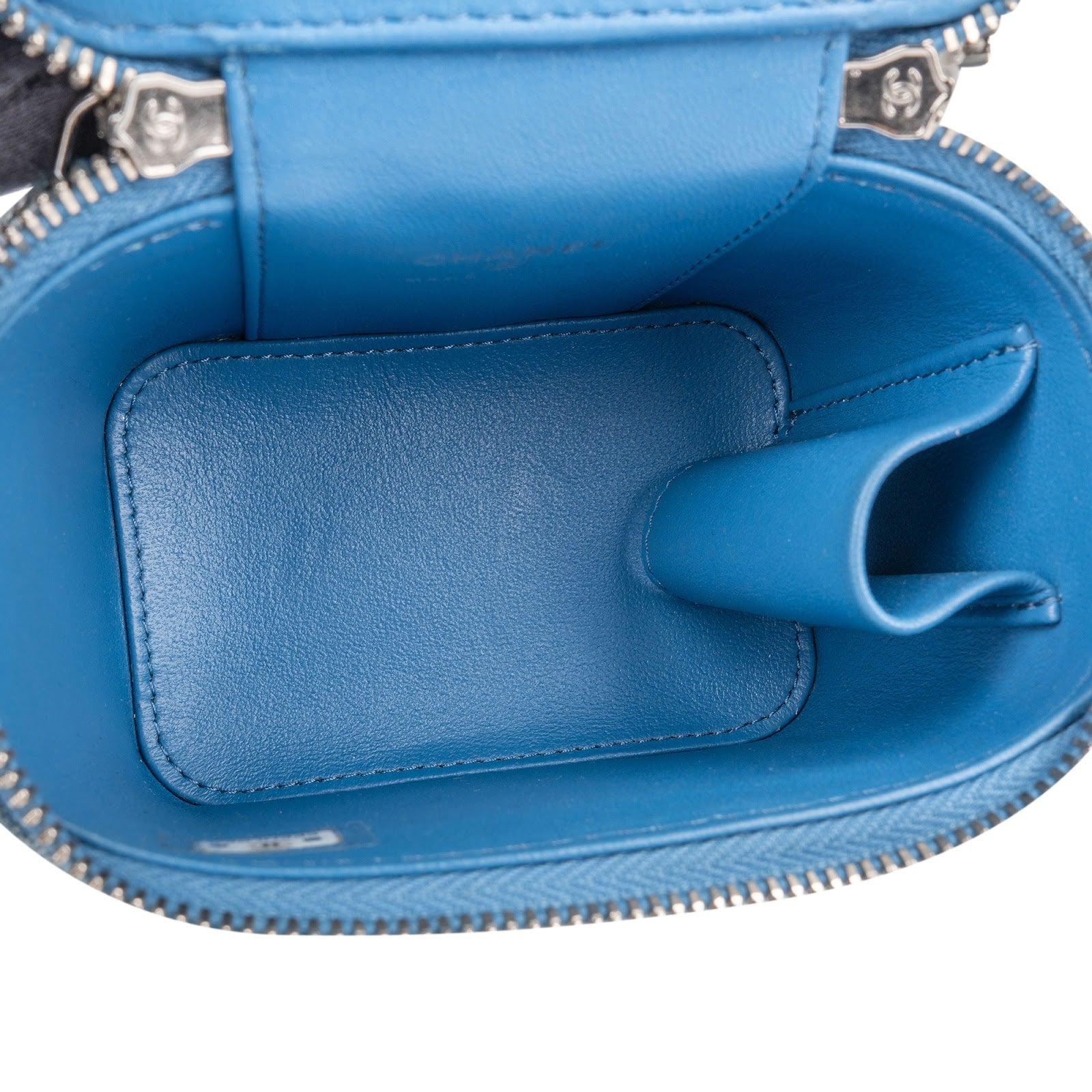 Chanel - Quilted Denim Mini-toilettas met schouderriem