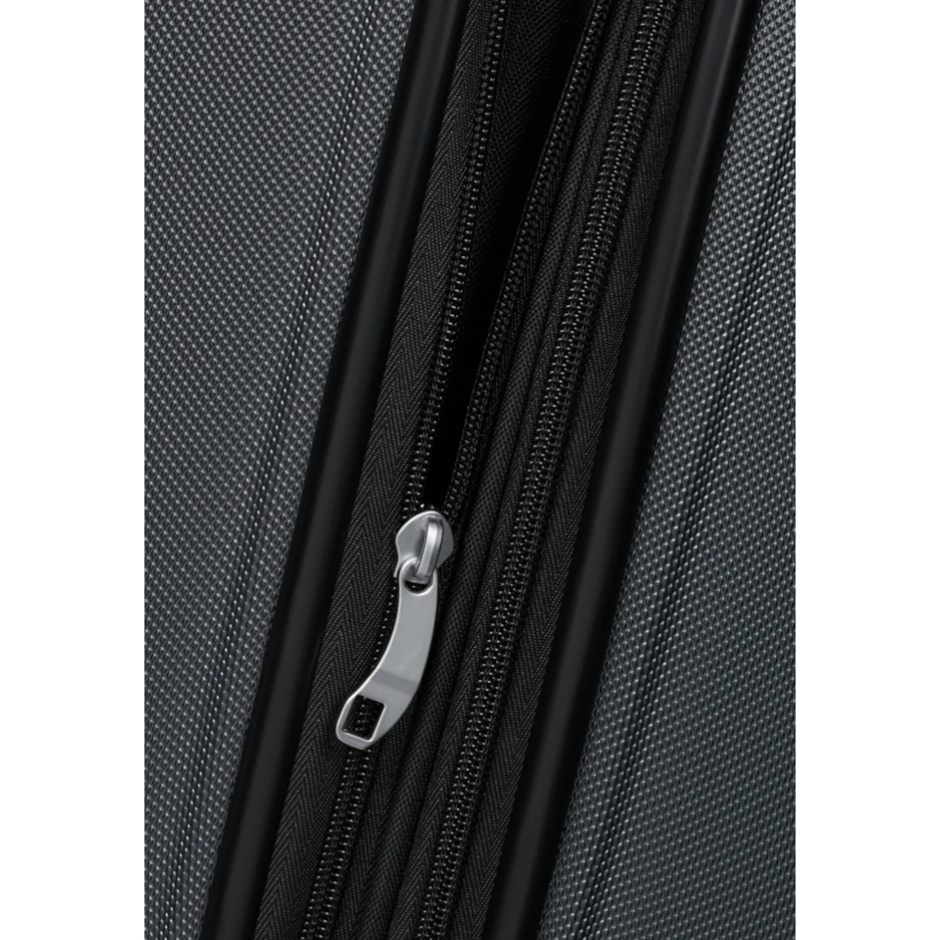 Spinner mit 4 Rollen 67 cm EXP Tracklite M 71 Liter