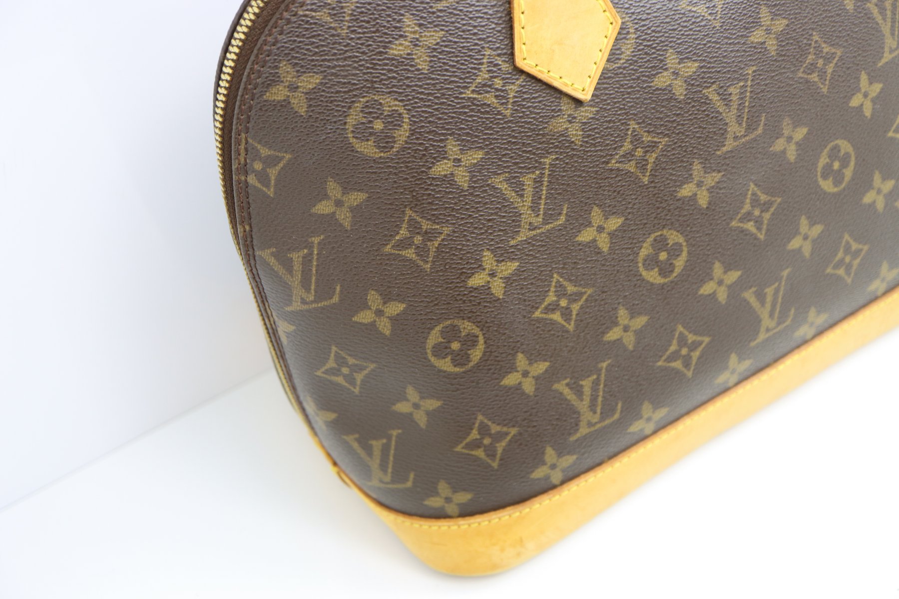 Louis Vuitton Canvas Monogram Alma Handbag