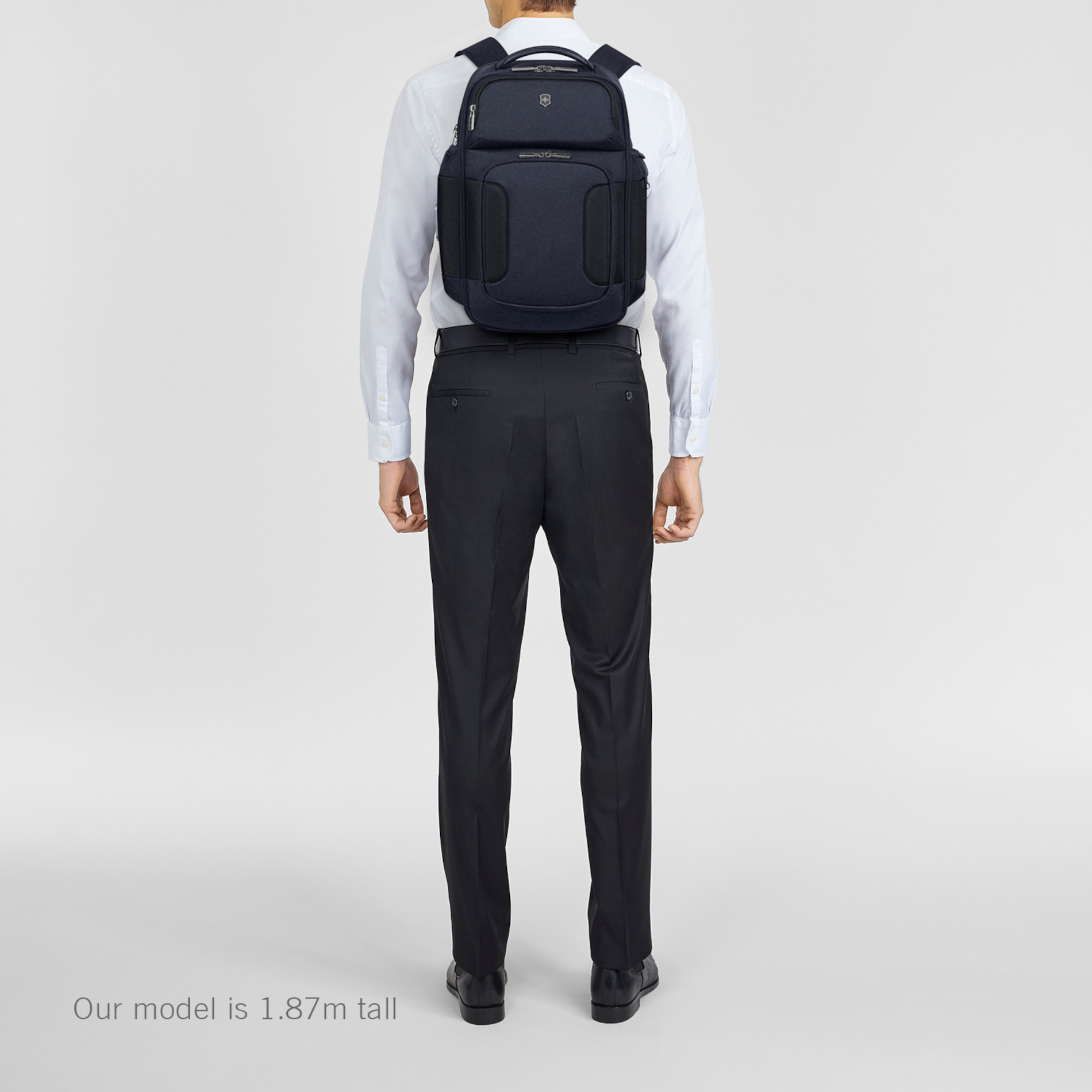 Werks Traveler 7.0 Deluxe Backpack - Navy Blue