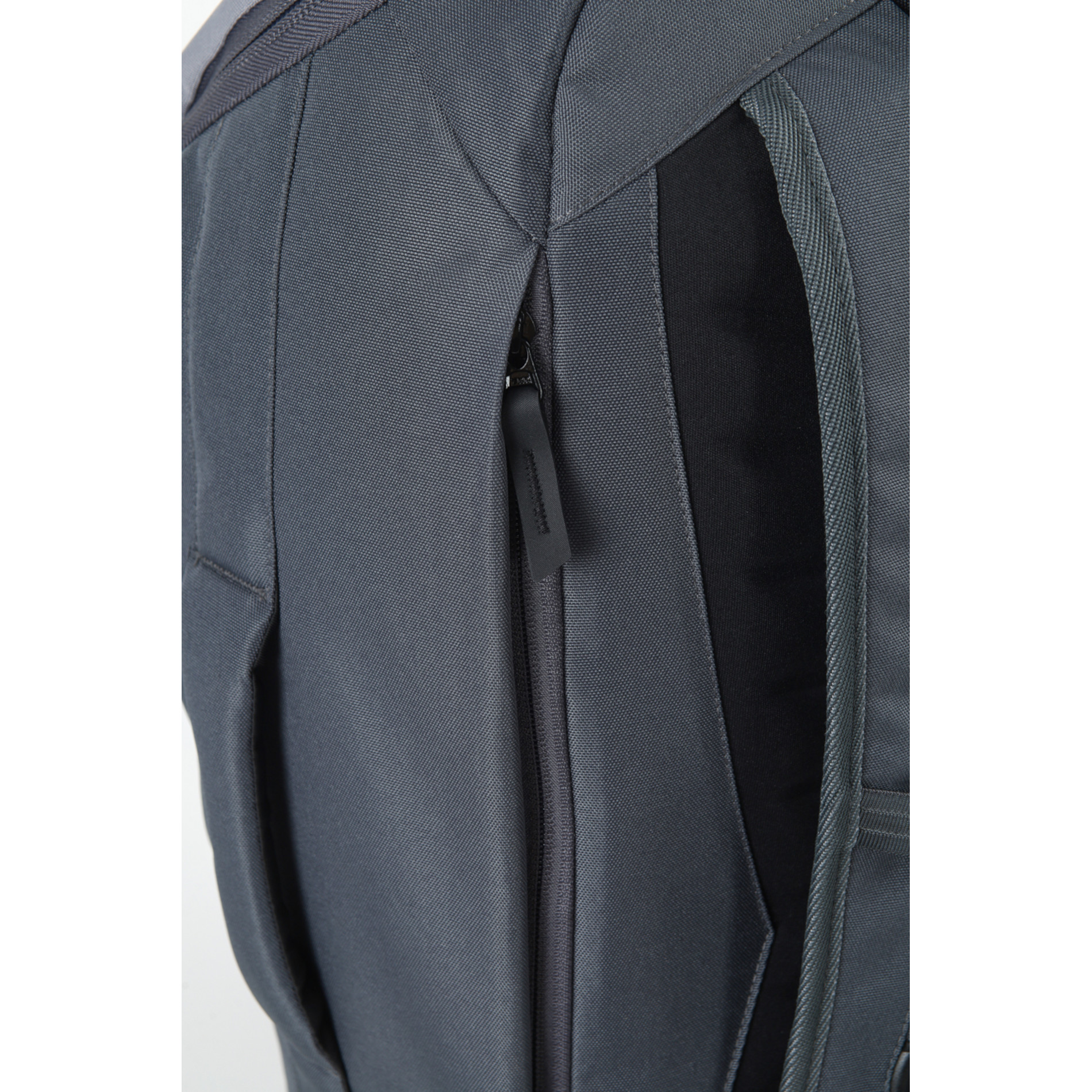 Rucksack NIKURO TRAVELER - Graphite