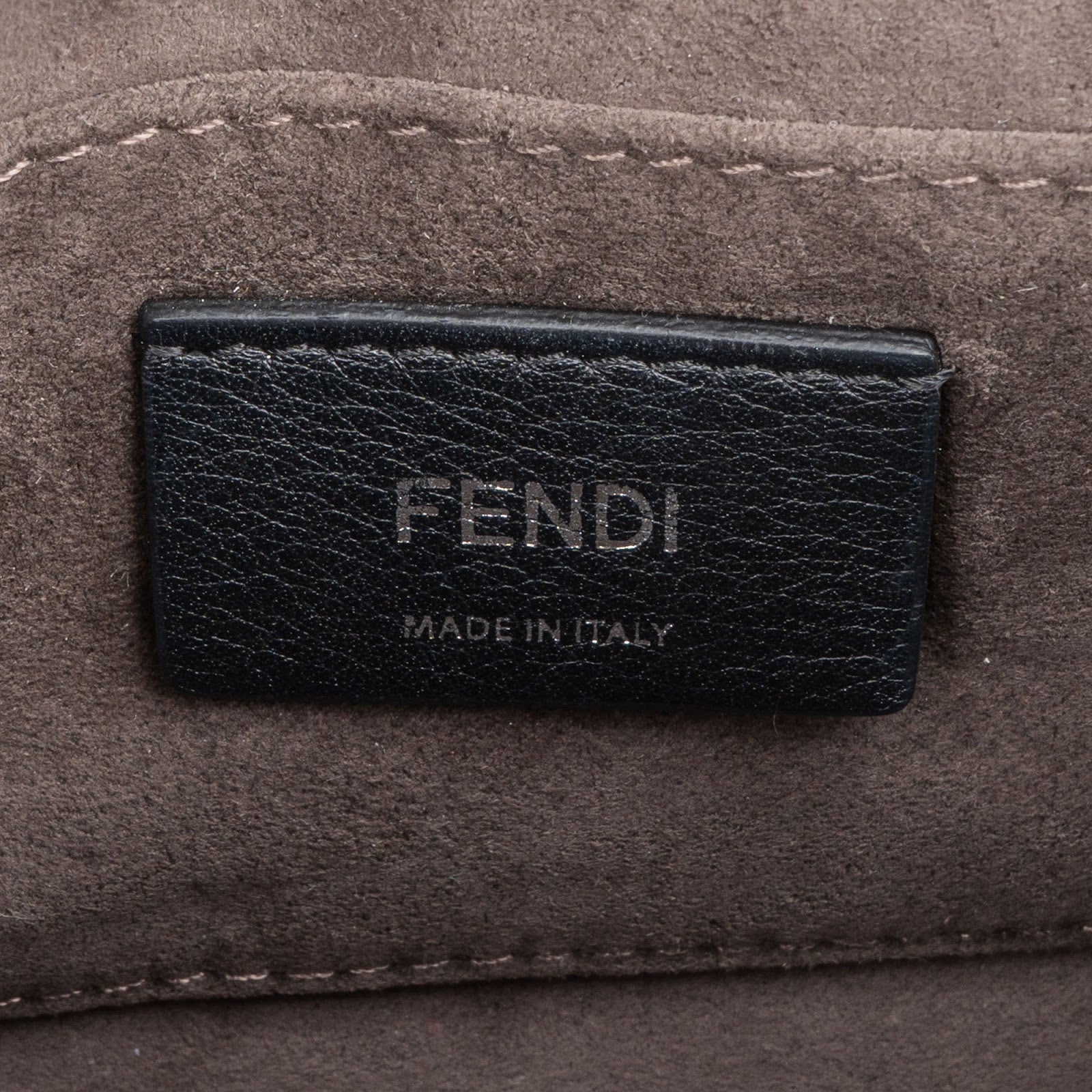 Fendi – Kan I schoudertas met studs en embleem